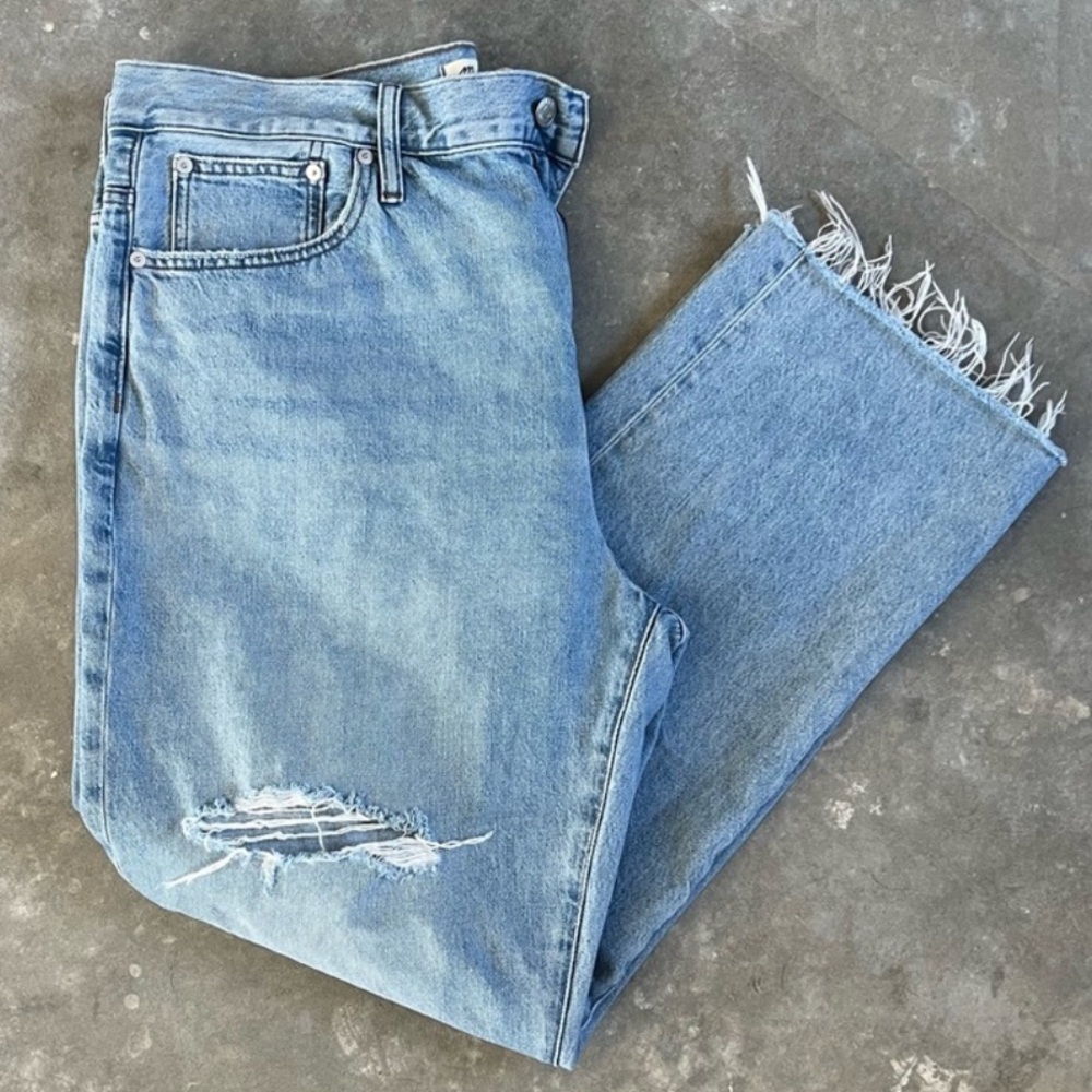 Madewell ‘90s Straight Crop Jeans- Distressed Raw Hem -Light Washed - Size 33